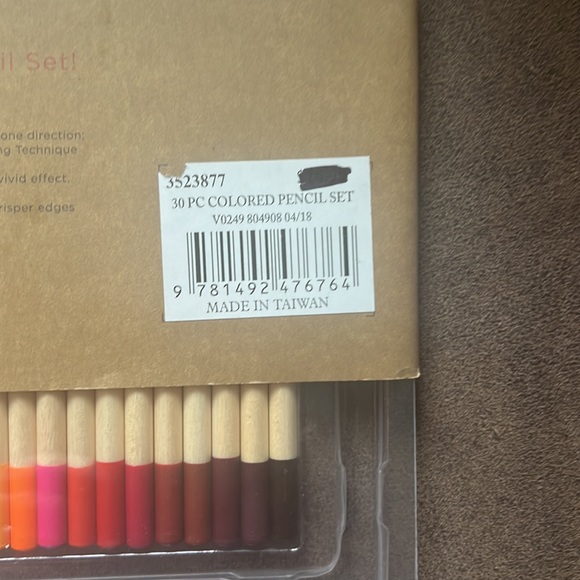 Colored pencils set- New - Picture 4 of 4